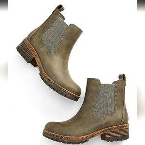 Womens Maurices Slip On Boots😎🐎